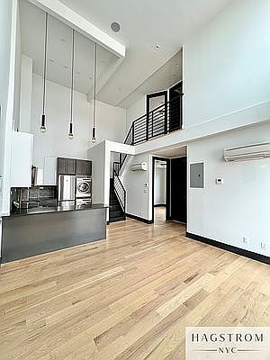 2nd image of 118 16th St #5