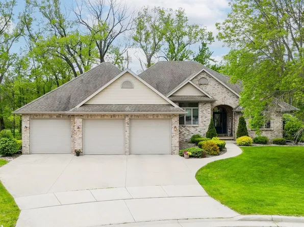 1091 Golfview Dr, Brillion, WI 54110