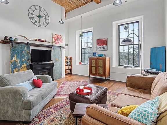 3rd image of 15 Higgins St APT 317