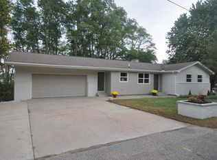 76 Chestnut St, Douglas, MI 49406
