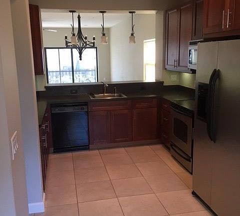 Full kitchen w/ dishwasher