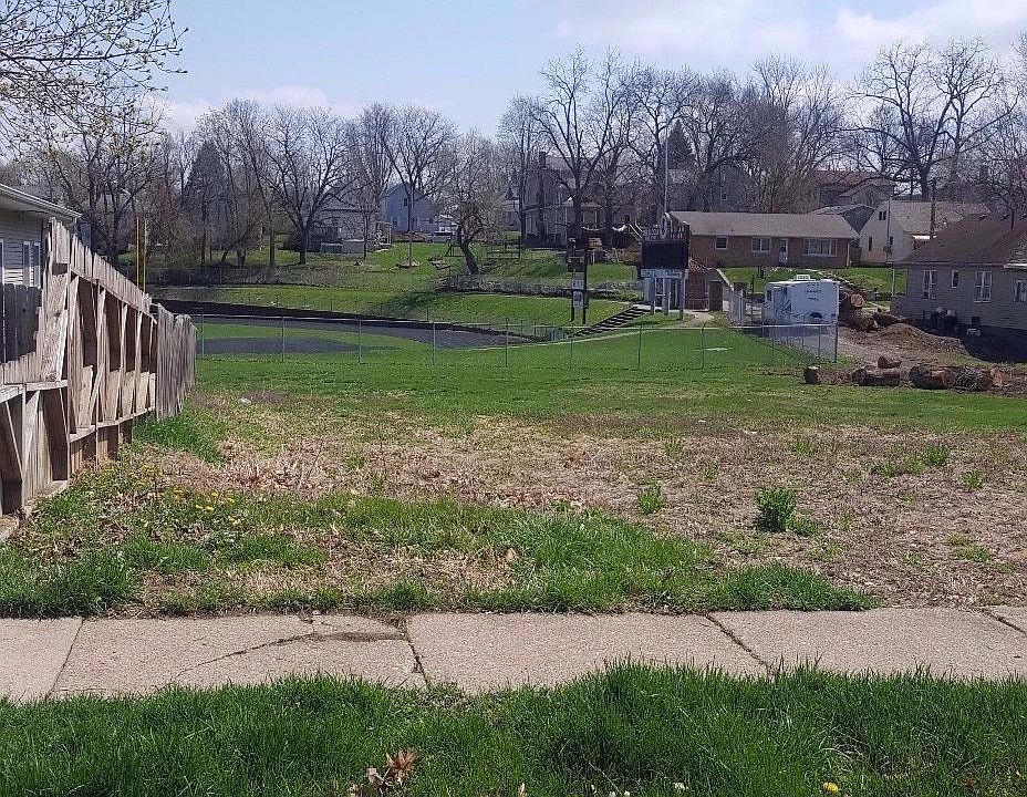 1st image of 440 N 1st St