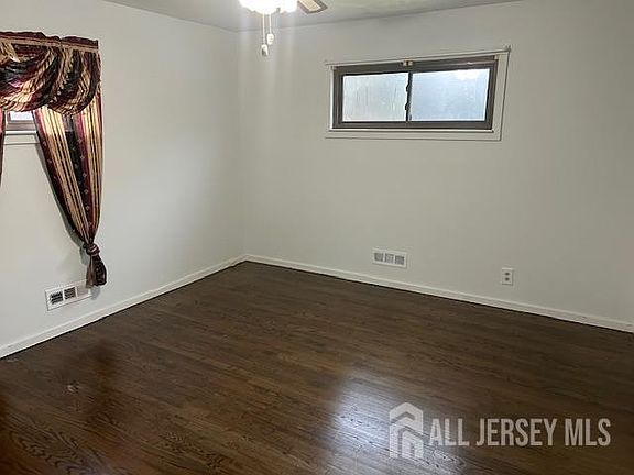 5th image of 3 Brookside Rd