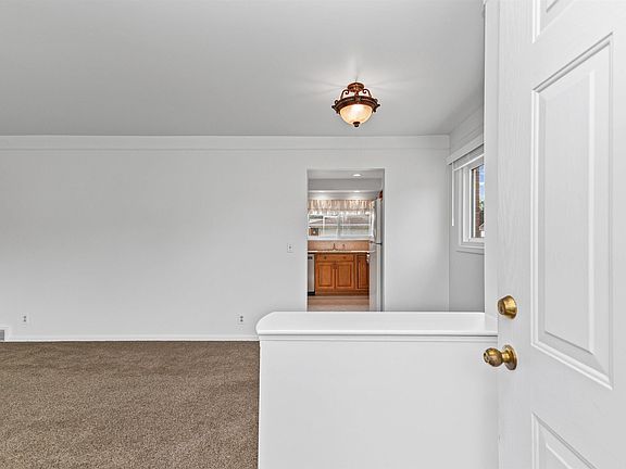 5th image of 22603 Hill St