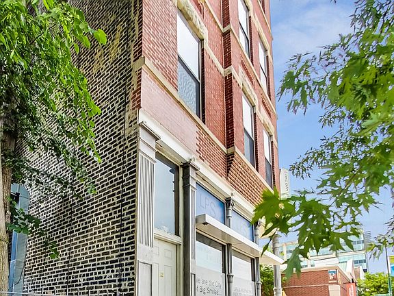 2nd image of 1701 N Sheffield Ave APT 201