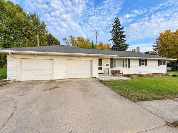 683 6th St, Rockwell City, IA 50579