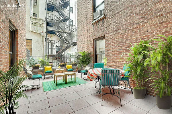 Sold by Sotheby's International Realty | media 1