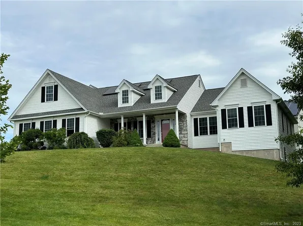 2 Ritas Way, Bloomfield, CT 06002