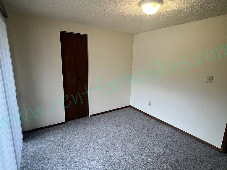 576 W 10th St — Photo 15