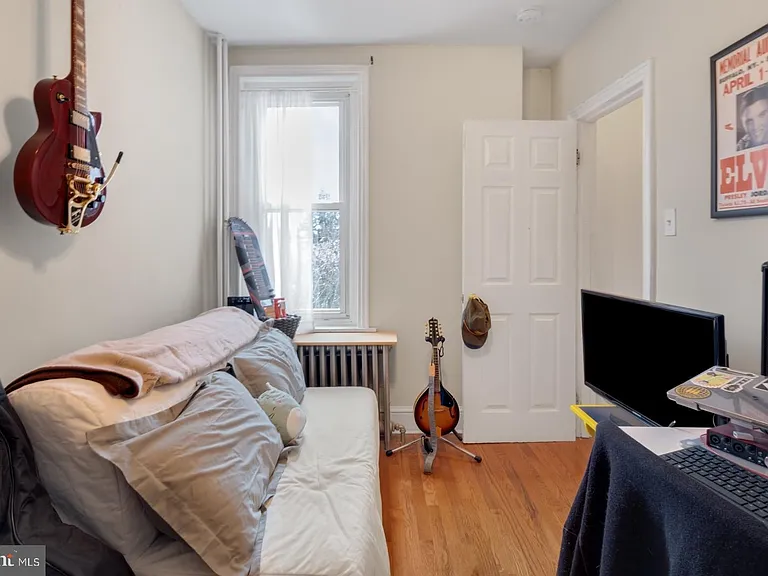 105 W Salaignac St — Photo 22