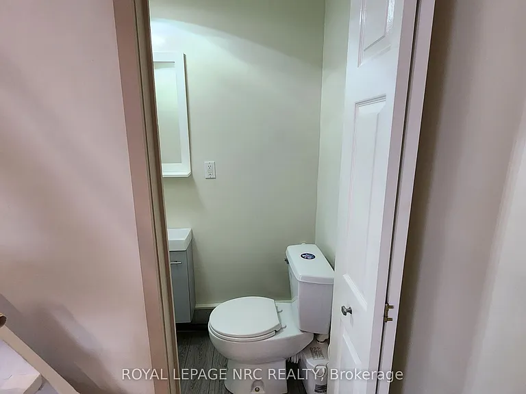 215 Devon Pl — Photo 16