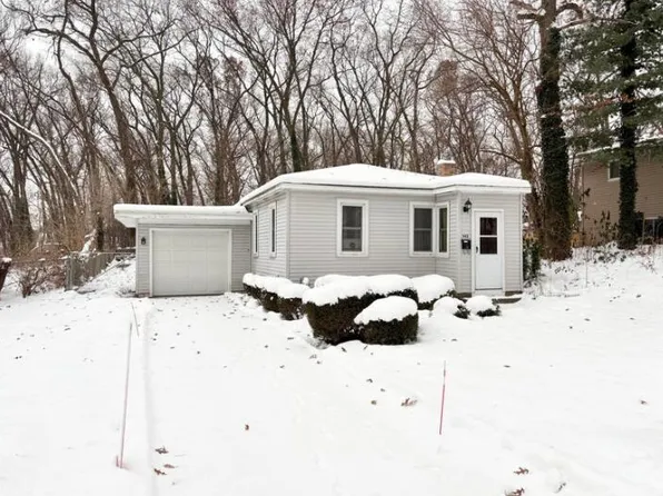 942 Oakcrest St SW, Wyoming, MI 49509