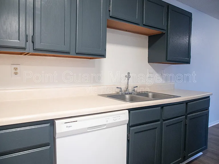 107 W Gold Coast Rd — Photo 32