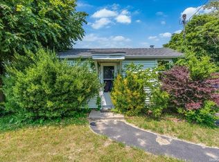 51 W Jefferson St, Amityville, NY 11701