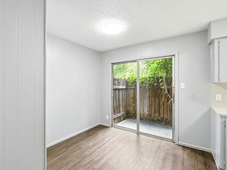 2319 Greenfield Pkwy — Photo 41