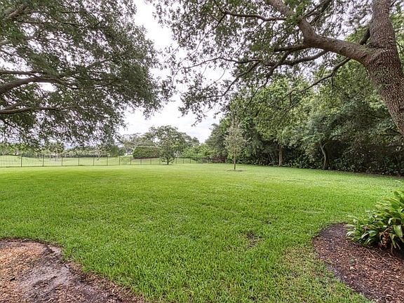 5th image of 5045 Fairways Cir Unit 106
