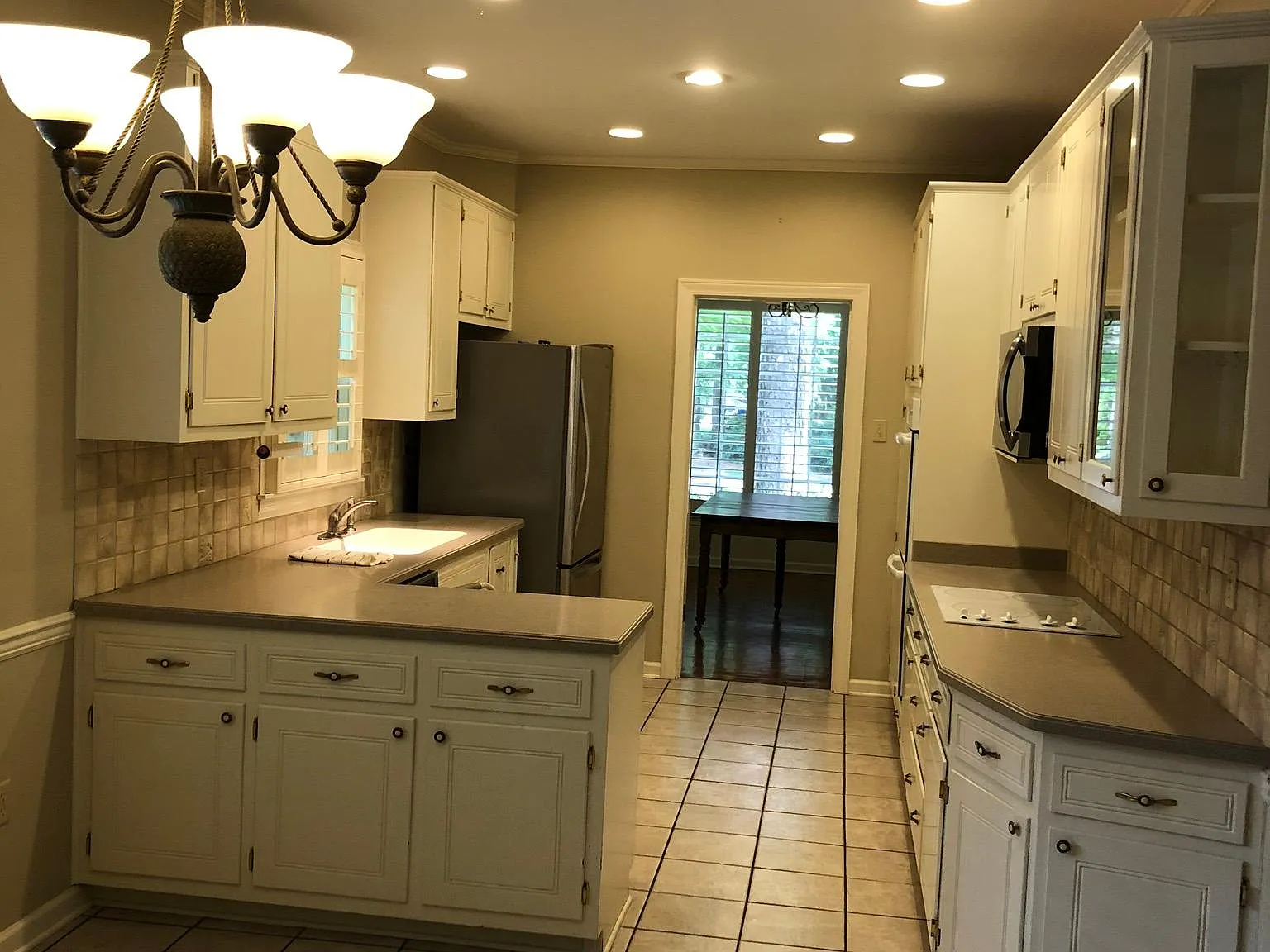 4 bed, 3.5 bath, 3417 sqft, $4,150 — Photo 3