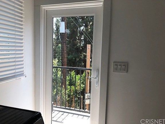 5th image of 4620 Woodman Ave