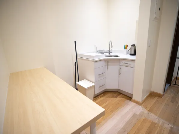 348 East 51st Street image 2 of 6