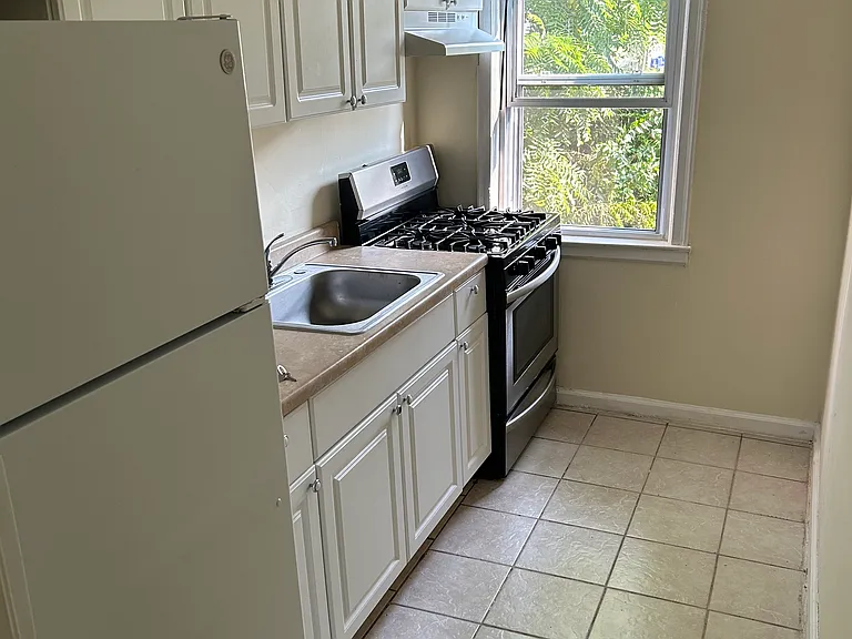 3109 W 2nd St #2 — Photo 5