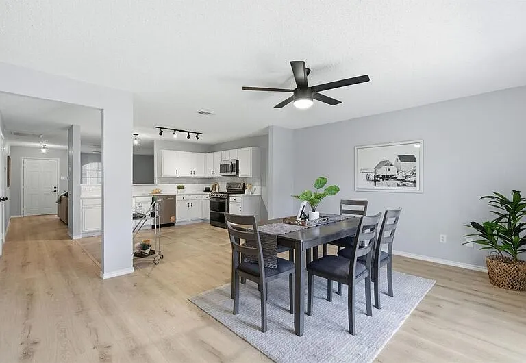 1379 Honeysuckle Ln — Photo 10