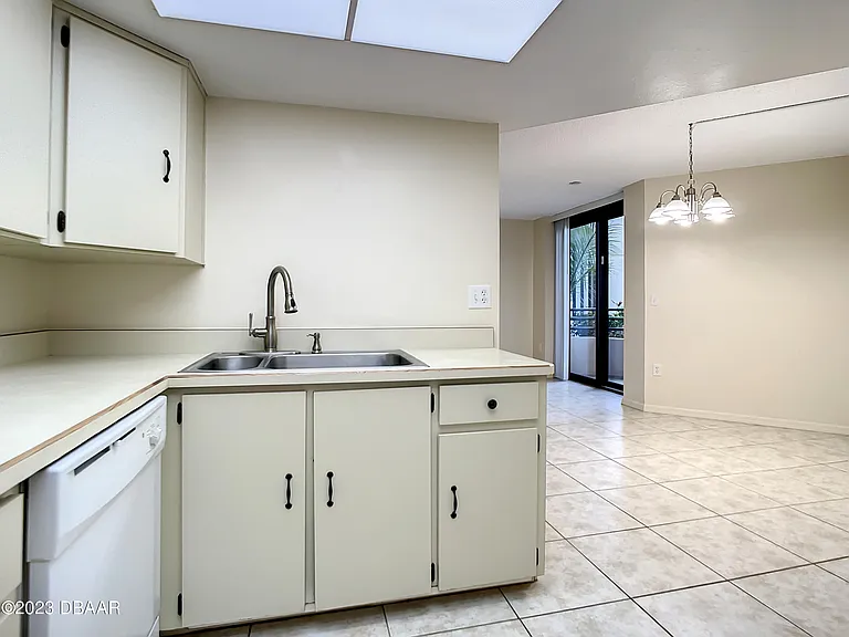 1 Oceans West Blvd #1A5 — Photo 10