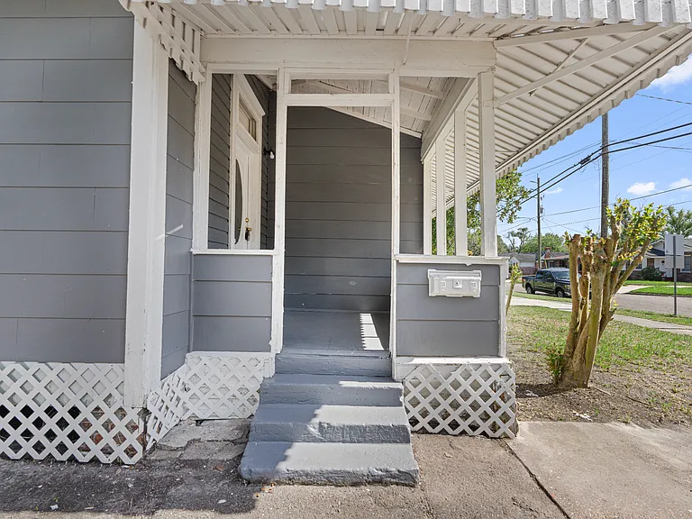 853 Saint Clair St — Photo 22