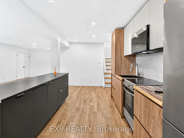 39 Treadgold Cres — Photo 19