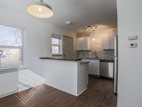 3rd image of 4362 Davenport St #1