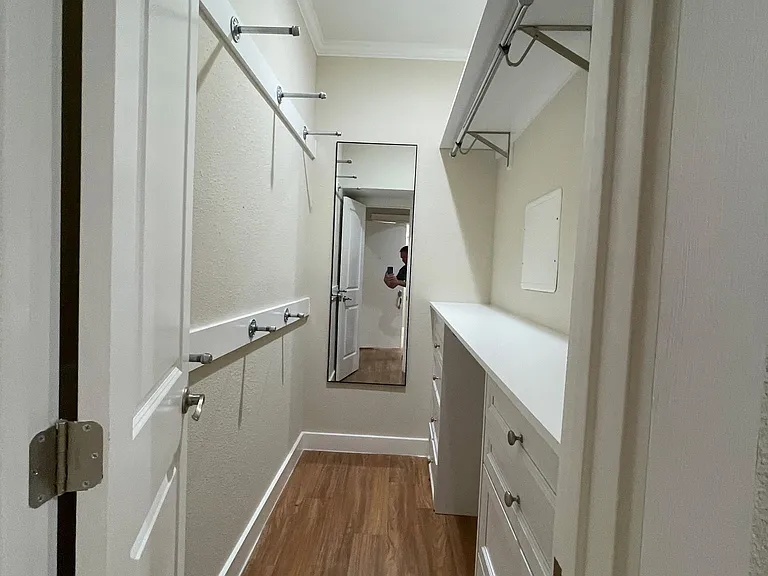Claremont Towers Apartments — Photo 11