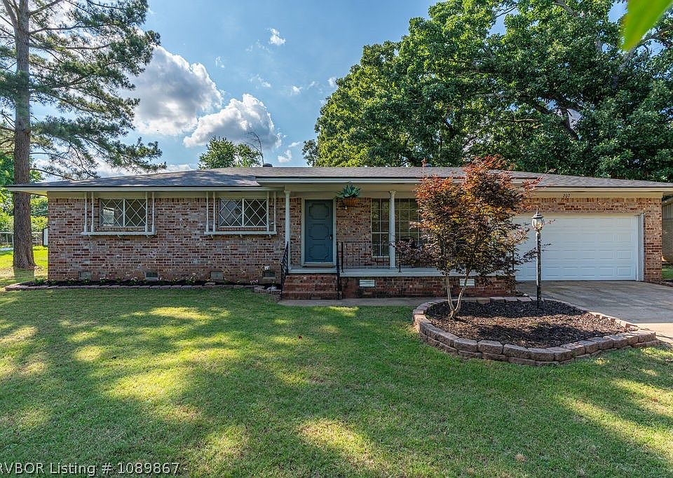 1st image of 207 Riviera Dr