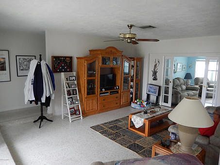 3rd image of 412 Penguin Dr