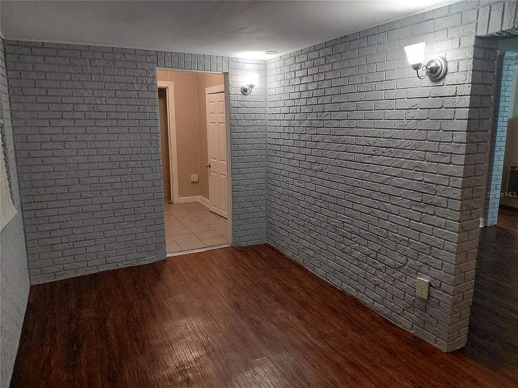 4 bed, 2.0 bath, 1800 sqft, $2,150 — Photo 4