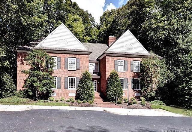 1st image of 208 Woodmere Dr