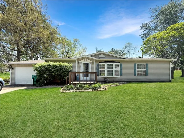 1005 E Alabama Ave, Casey, IL 62420