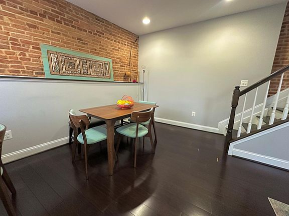 3rd image of 105 Bloomsberry St