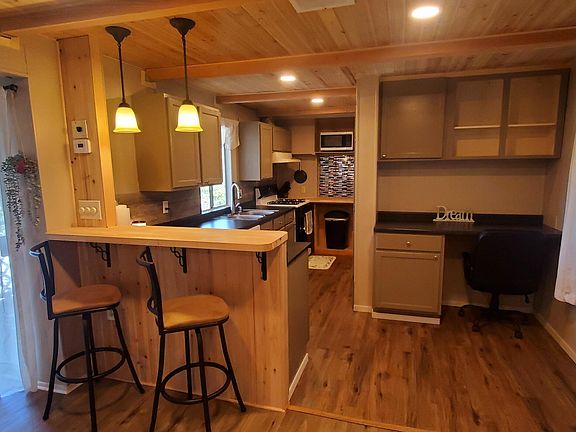 2nd image of 591 Little Deer Ln