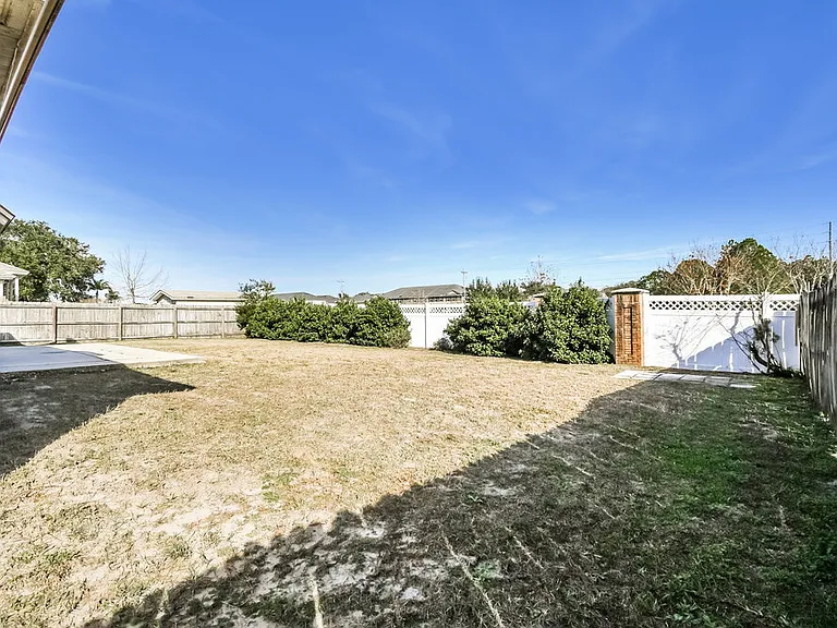 413 Cottage Cove Ct — Photo 16