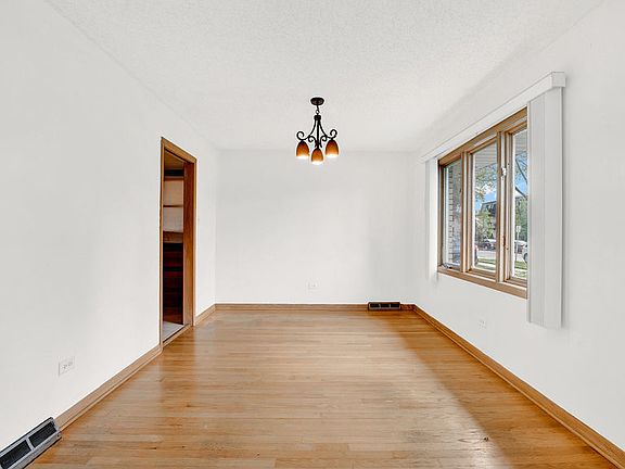 5th image of 10040 S Komensky Ave