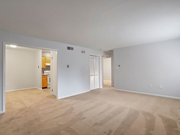 4th image of 1499 N East St APT 15