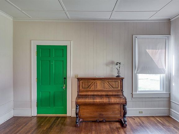 4th image of 608 N Rogers St
