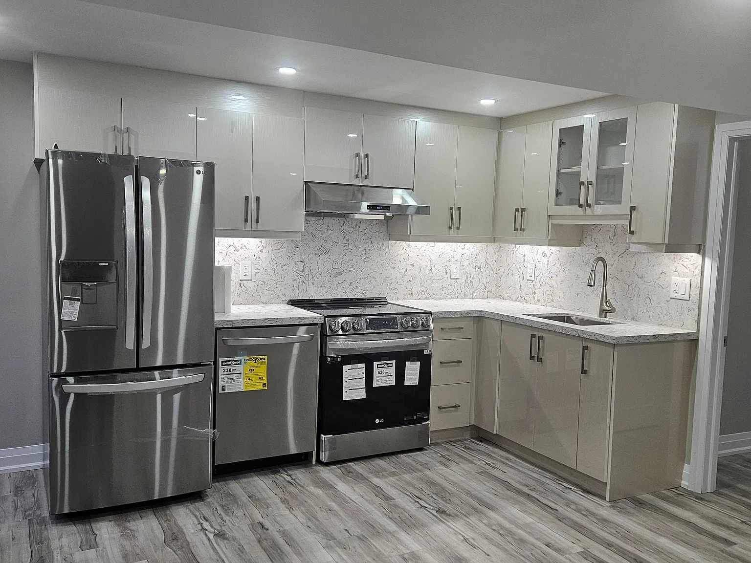 2 bed, $2,000 — Photo 3