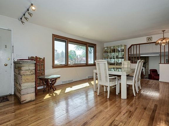 4th image of 227 Emily Dr