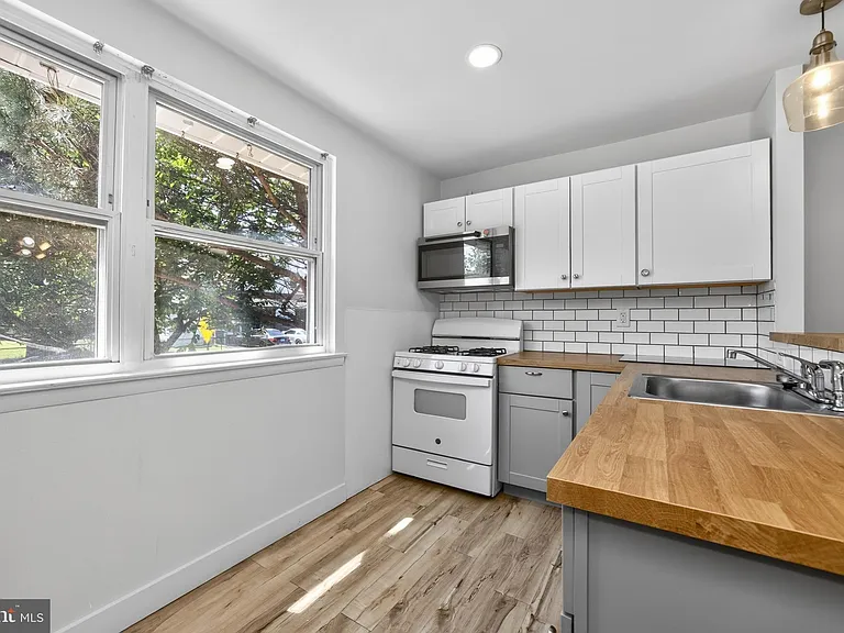 202 Green St — Photo 10