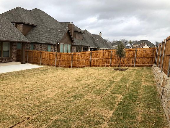 4th image of 1975 De Berry Ln