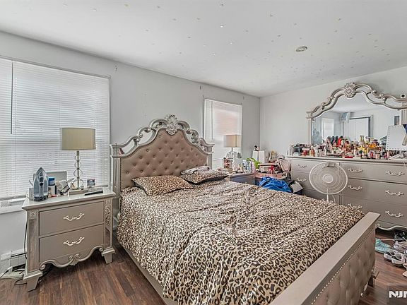 5th image of 13 Allen St #13
