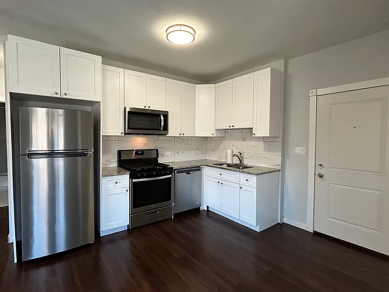 7441 N Rogers Ave #3B — Photo 4
