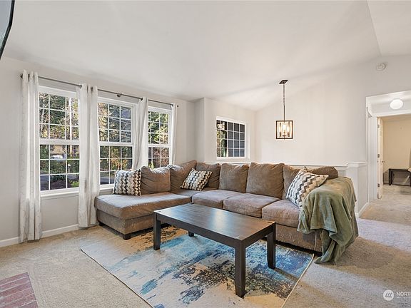 4th image of 26282 Edgewater Place NW