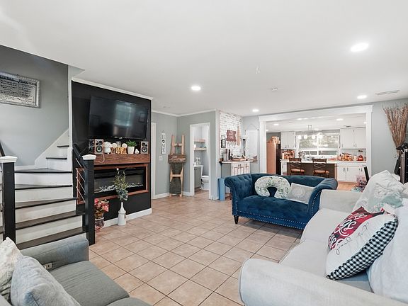 5th image of 105 Aloha Ct