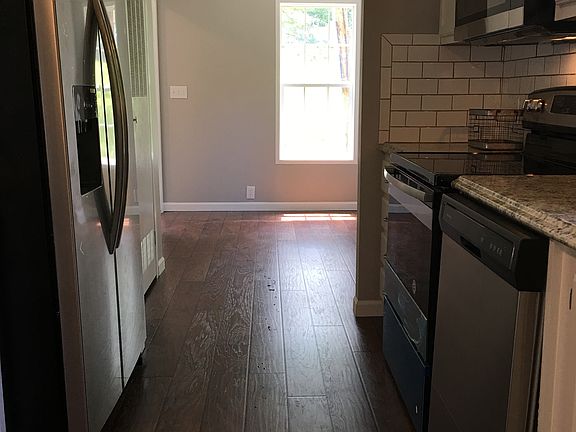 5th image of 626 Starwood Dr